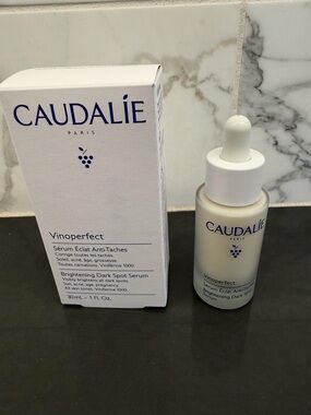 Caudalie Vinoperfect Serum - White & Blue Accents